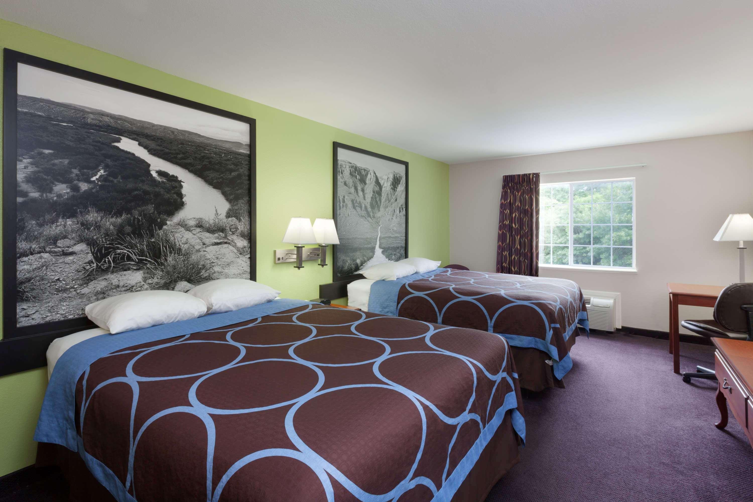 Super 8 by Wyndham Huntsville Eksteriør billede