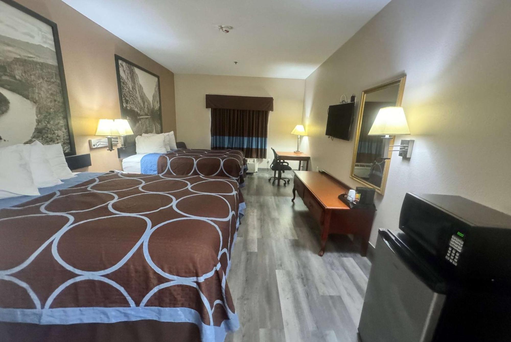 Super 8 by Wyndham Huntsville Eksteriør billede